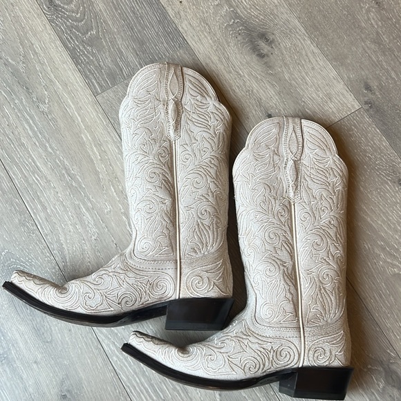 EUC White Ariat Sterling Boots - Picture 3 of 10